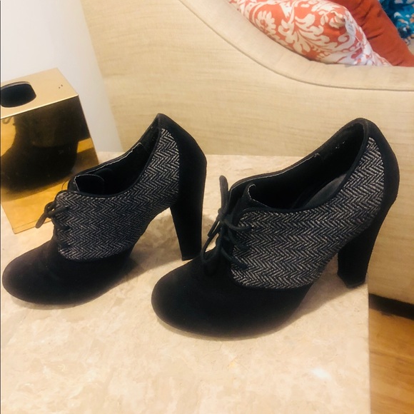 XOXO - Picture 2 of 5